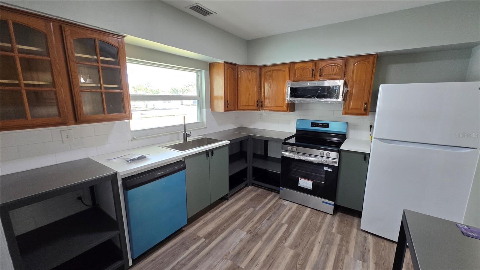 Image 5 of 32 For 2001 Saint George Drive