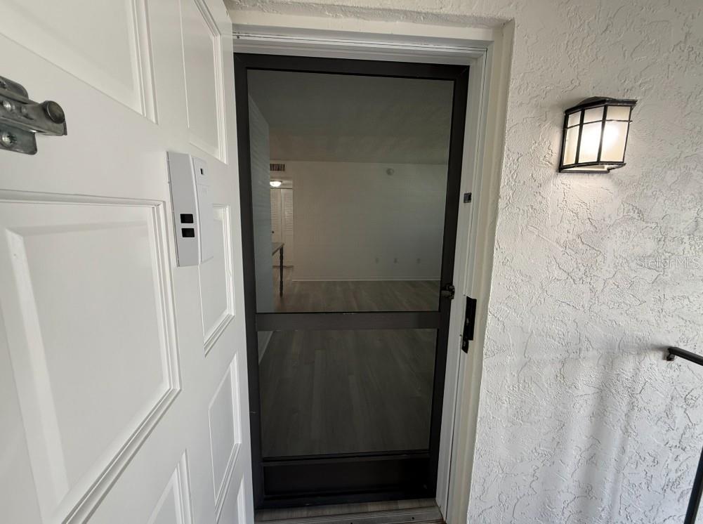 Image 3 of 11 For 5800 Hollywood Boulevard 327