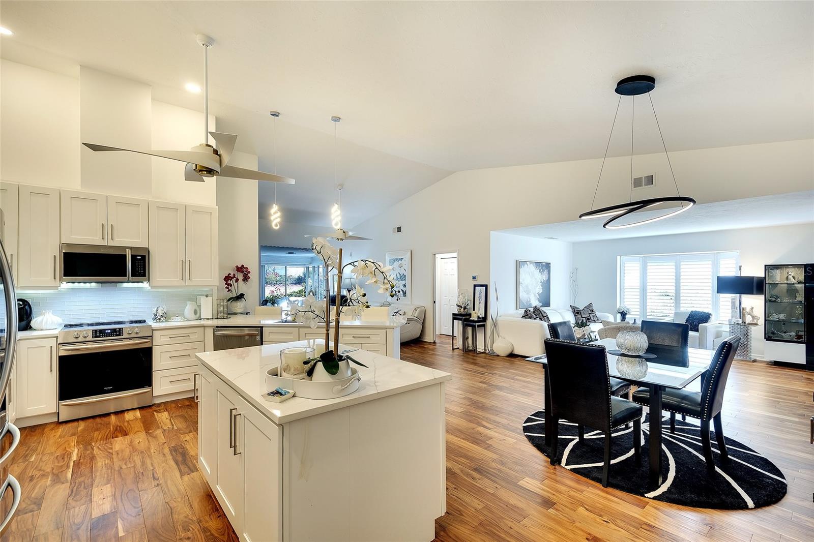 Image 5 of 28 For 5803 Garden Lakes Drive