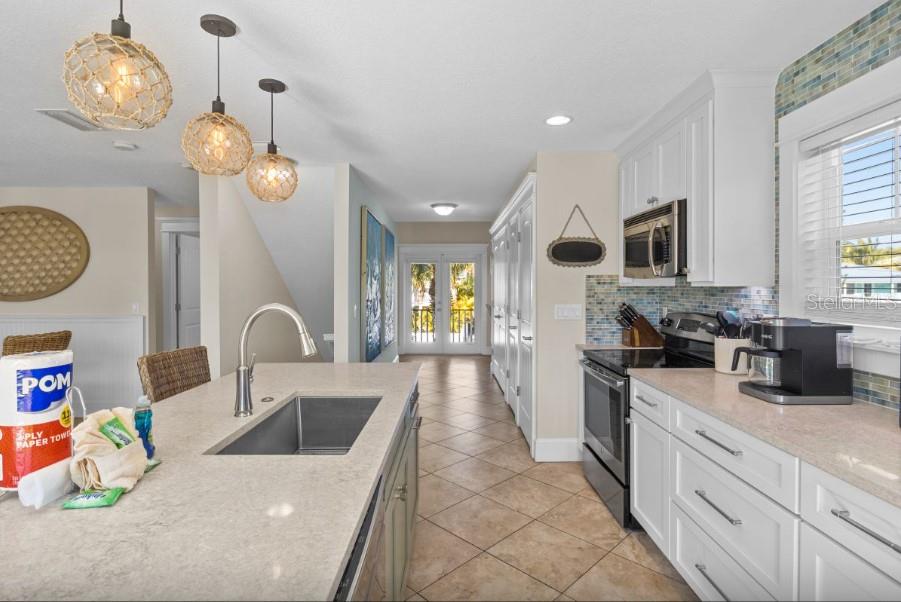 Image 12 of 58 For 117 Willow Avenue