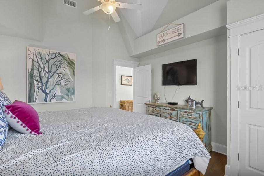 Image 32 of 58 For 117 Willow Avenue