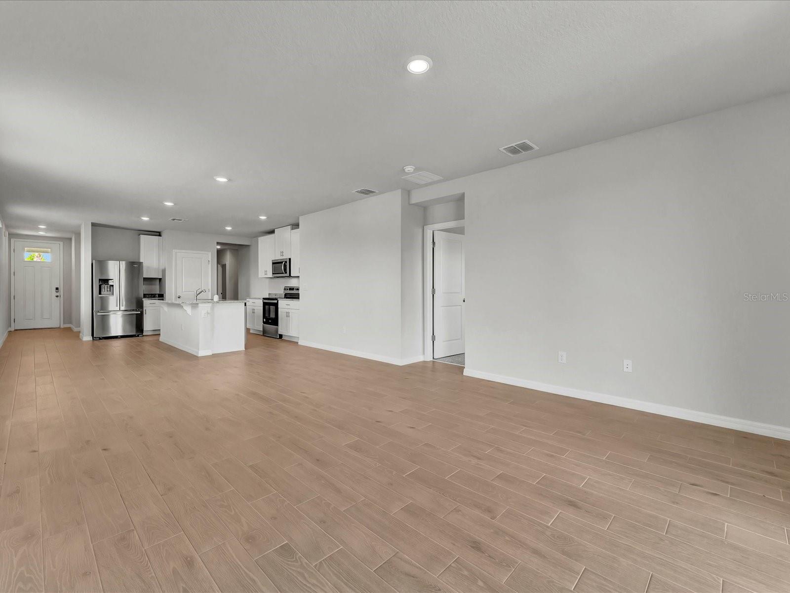 Image 18 of 38 For 176 Whiteland Bend