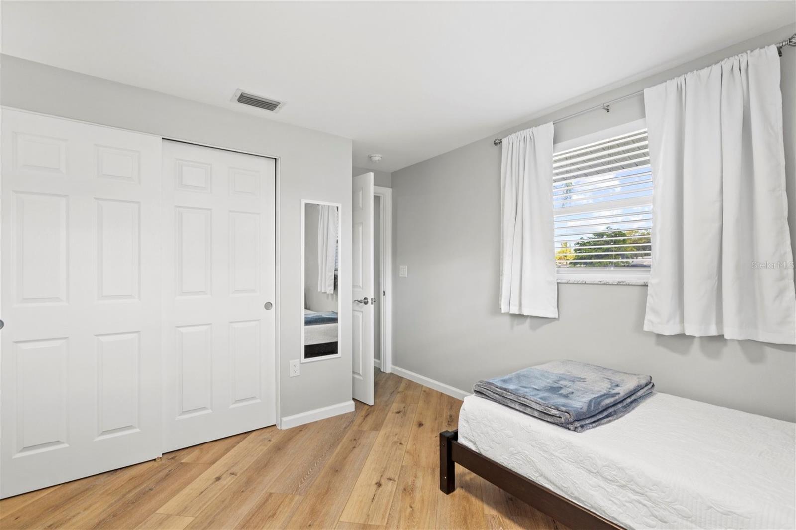 Image 23 of 53 For 3165 Regatta Circle