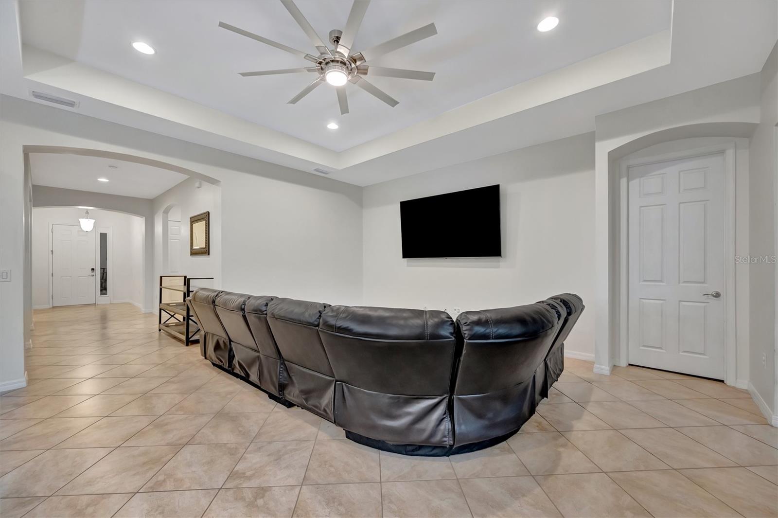 Image 21 of 58 For 24040 Riverfront Drive