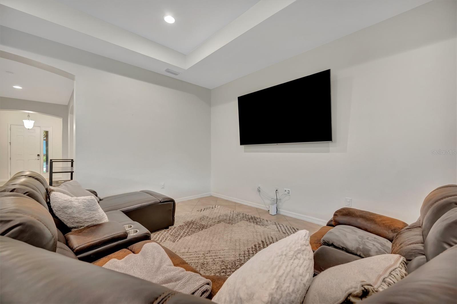 Image 22 of 58 For 24040 Riverfront Drive