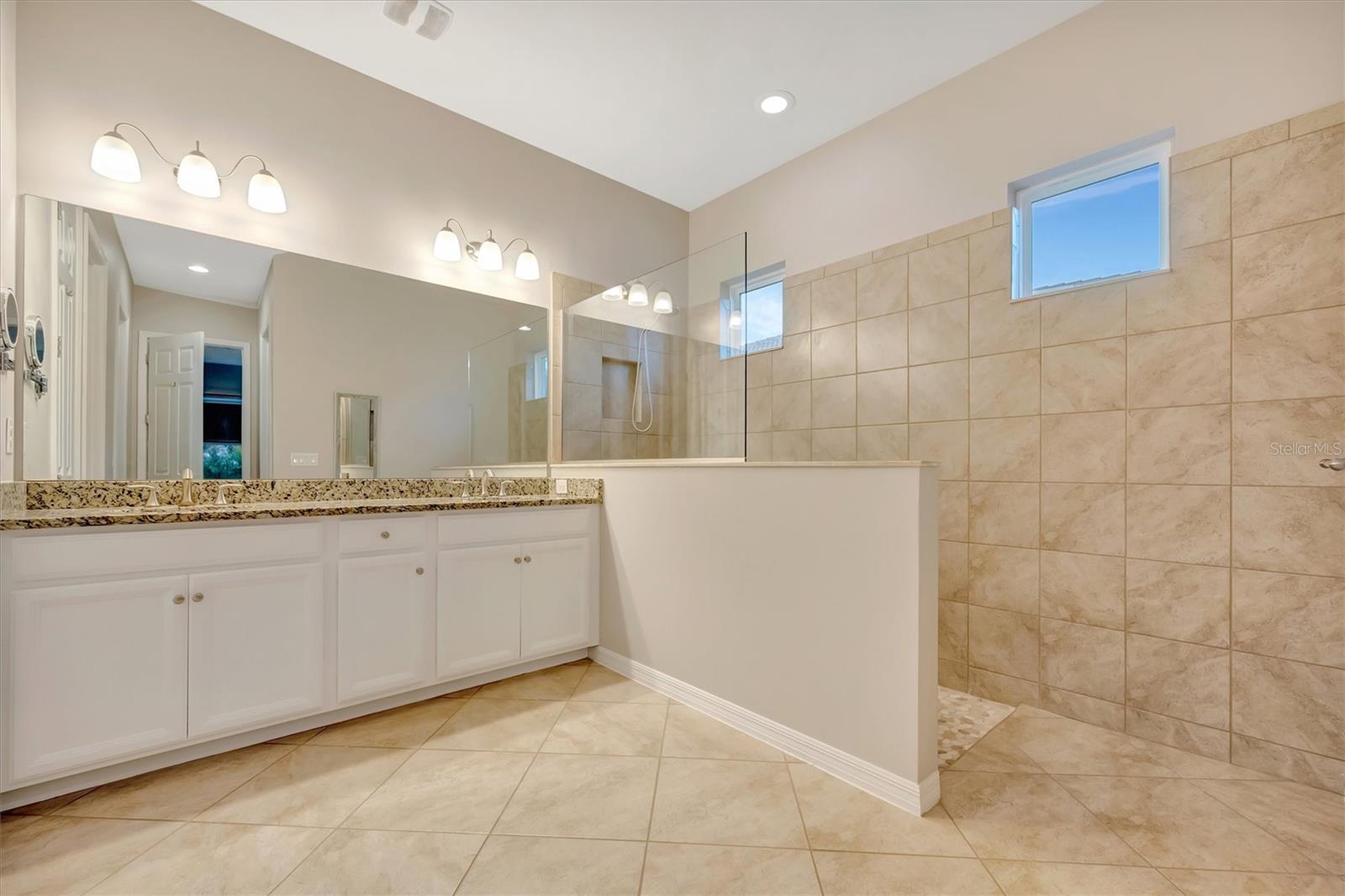 Image 36 of 58 For 24040 Riverfront Drive