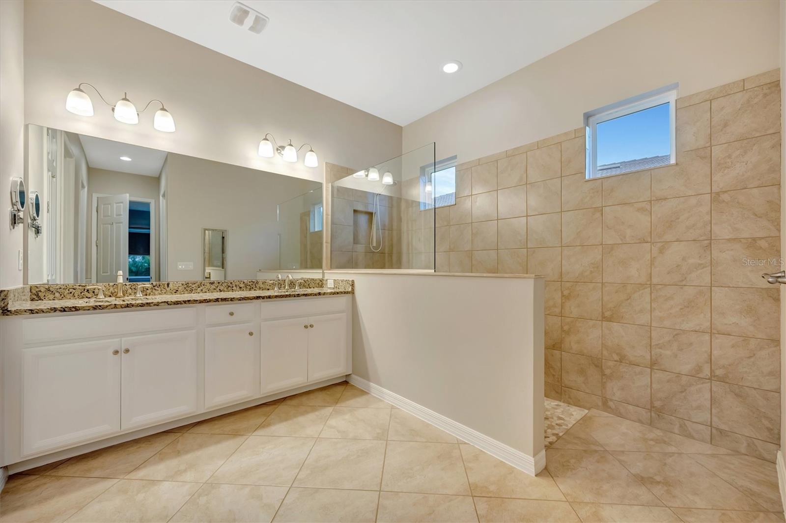 Image 37 of 58 For 24040 Riverfront Drive