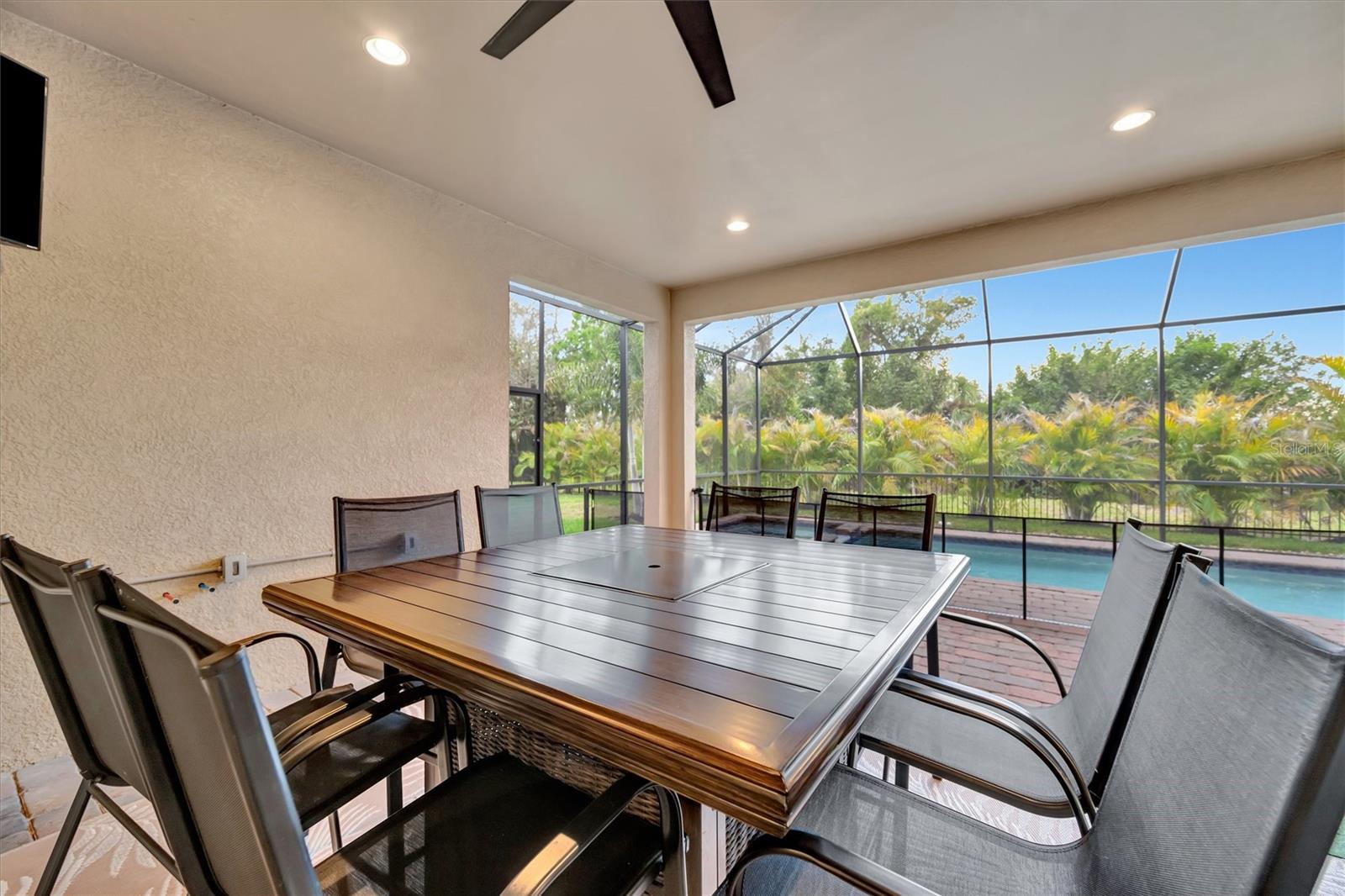 Image 41 of 58 For 24040 Riverfront Drive