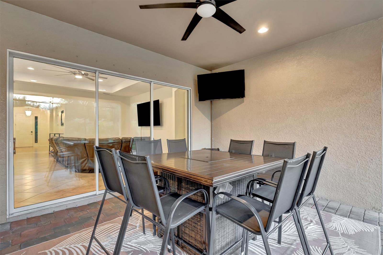 Image 44 of 58 For 24040 Riverfront Drive