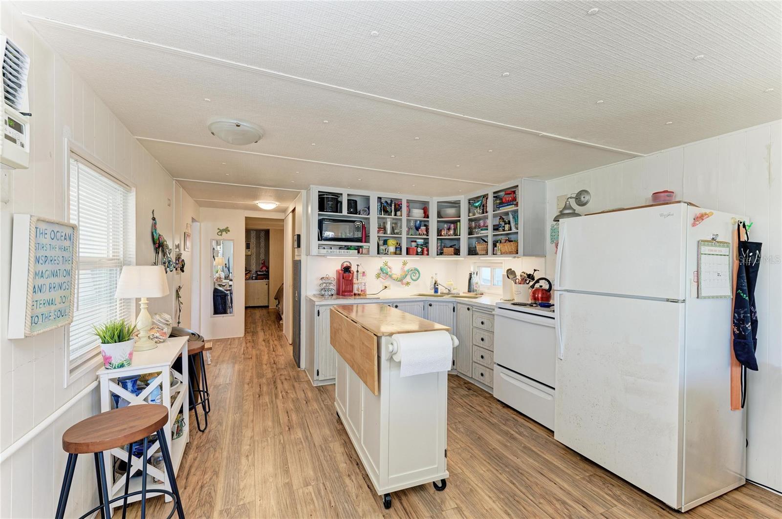 Image 12 of 35 For 214 52nd Avenue Drive W