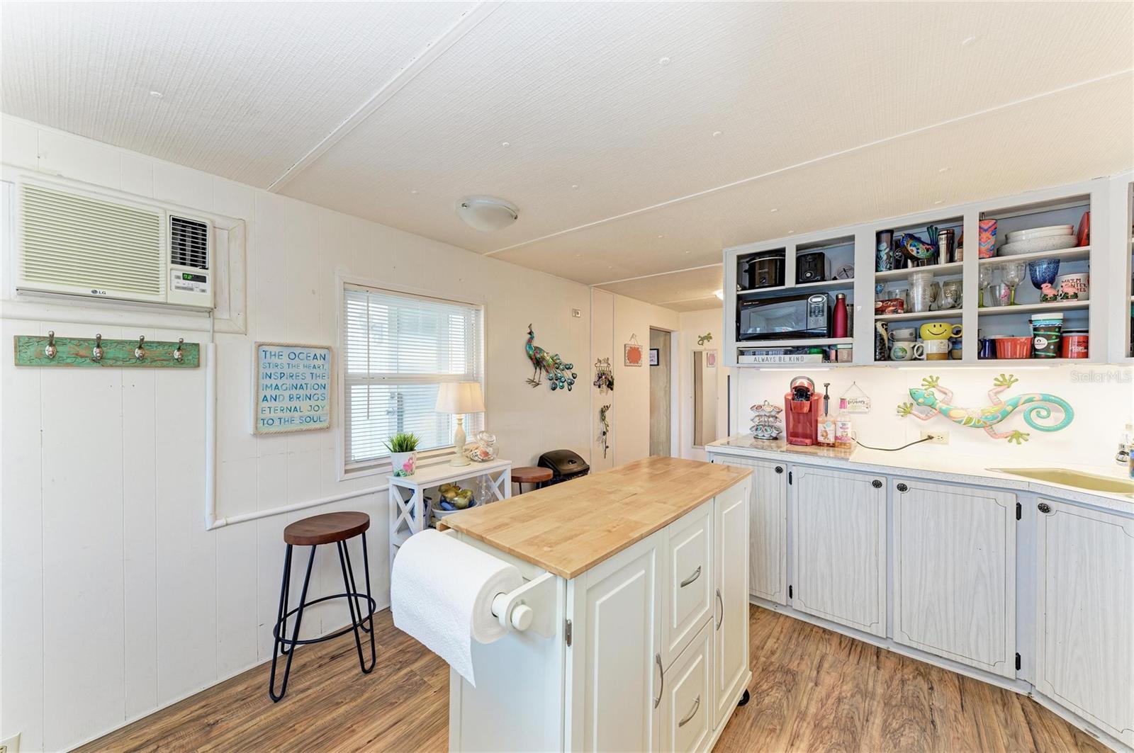 Image 14 of 35 For 214 52nd Avenue Drive W