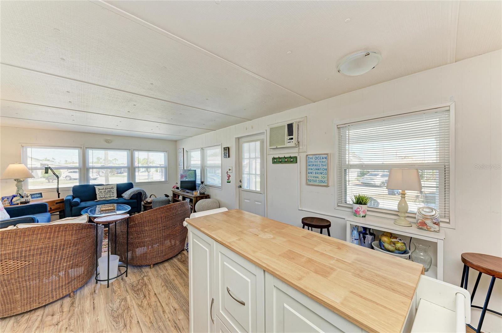 Image 16 of 35 For 214 52nd Avenue Drive W