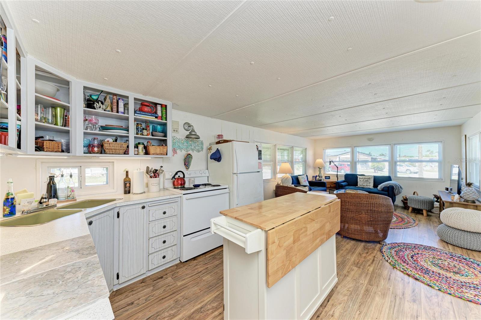 Image 17 of 35 For 214 52nd Avenue Drive W