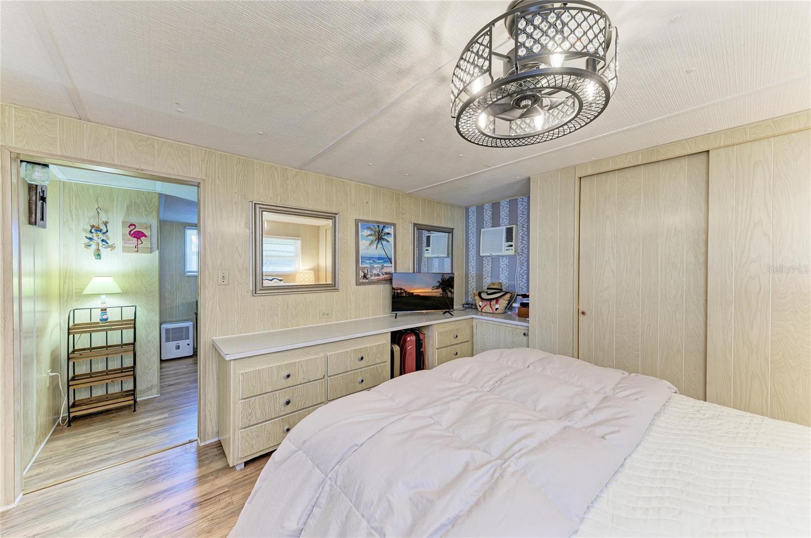 Image 19 of 35 For 214 52nd Avenue Drive W