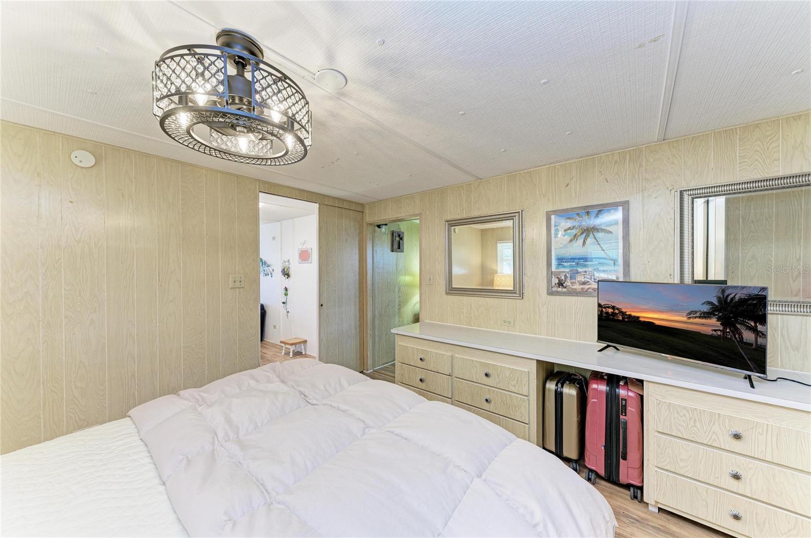 Image 20 of 35 For 214 52nd Avenue Drive W