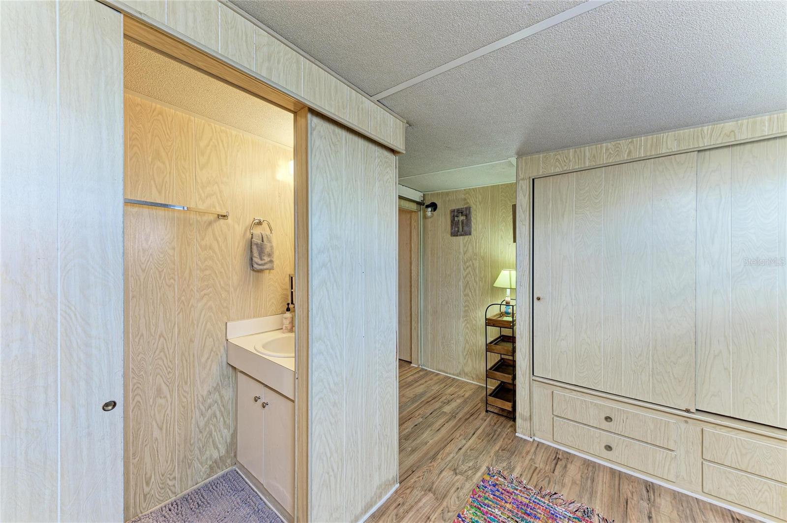 Image 23 of 35 For 214 52nd Avenue Drive W