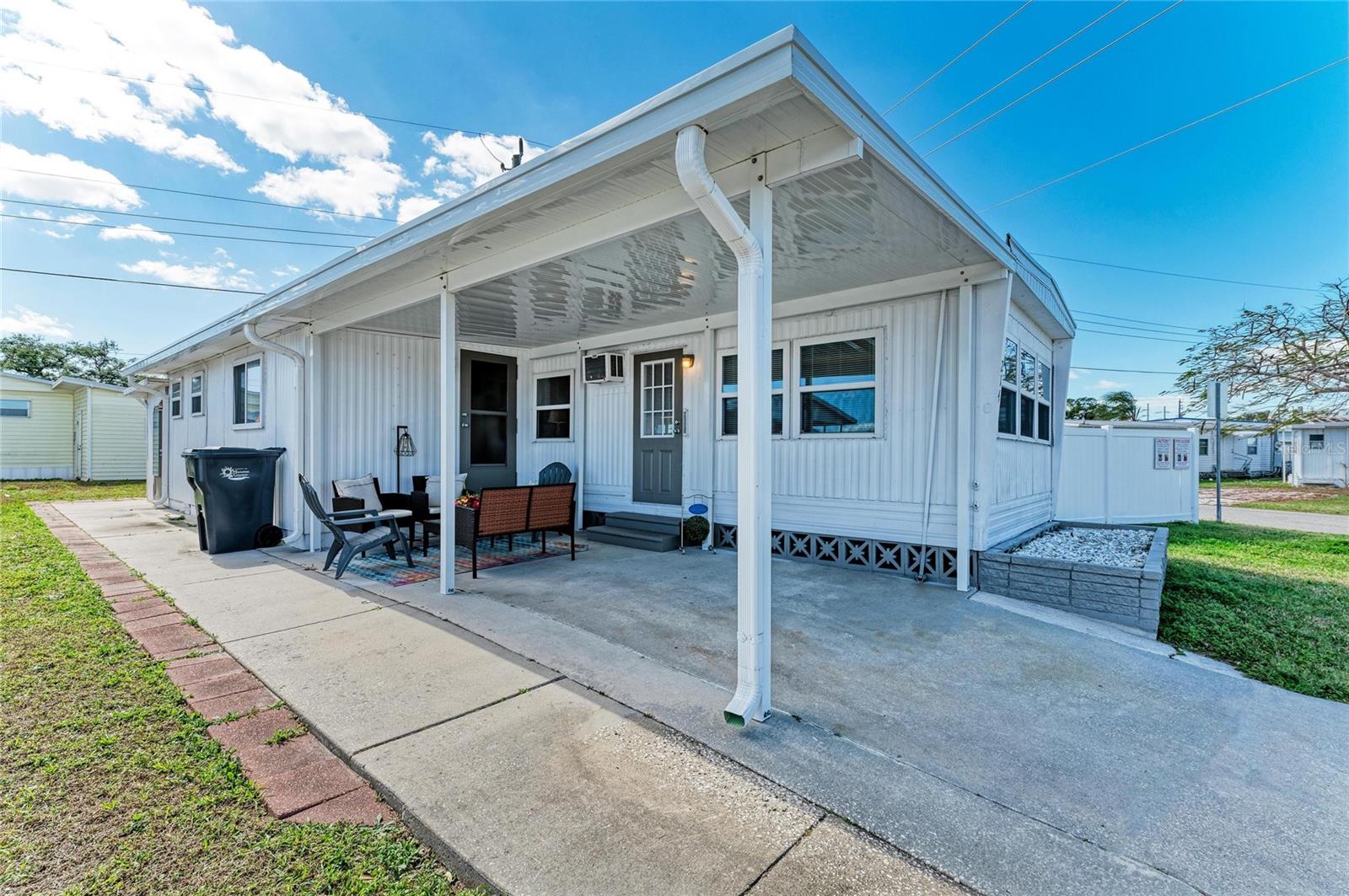 Image 4 of 35 For 214 52nd Avenue Drive W