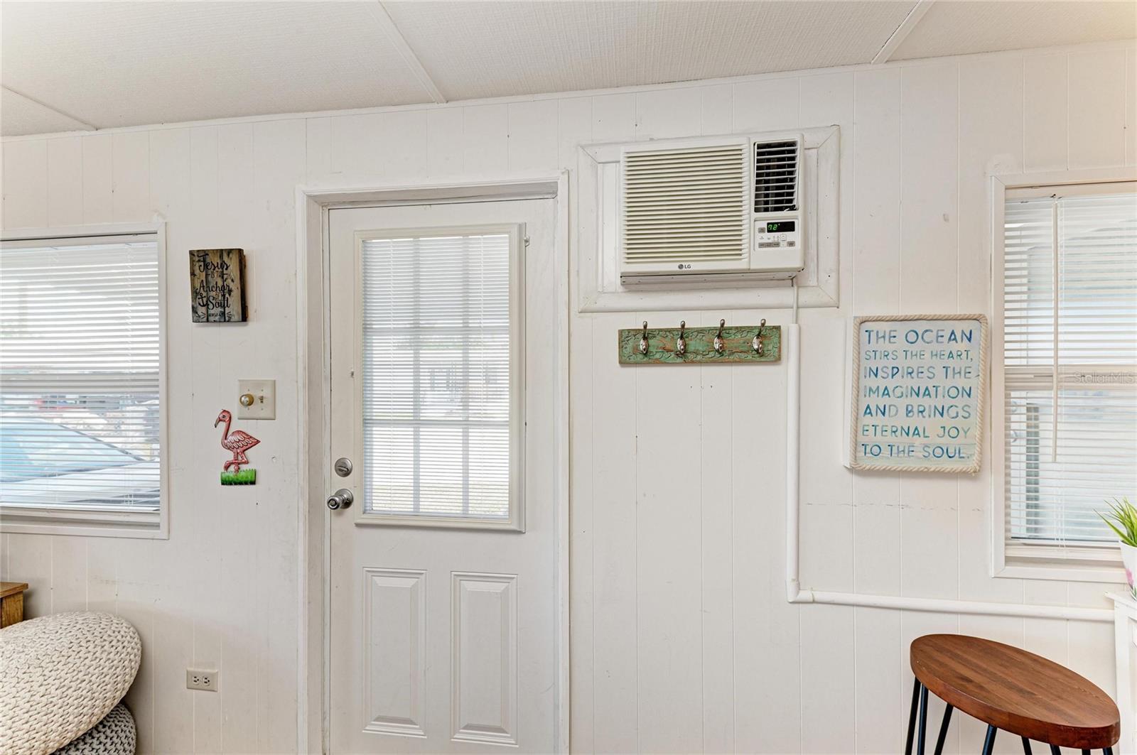 Image 7 of 35 For 214 52nd Avenue Drive W