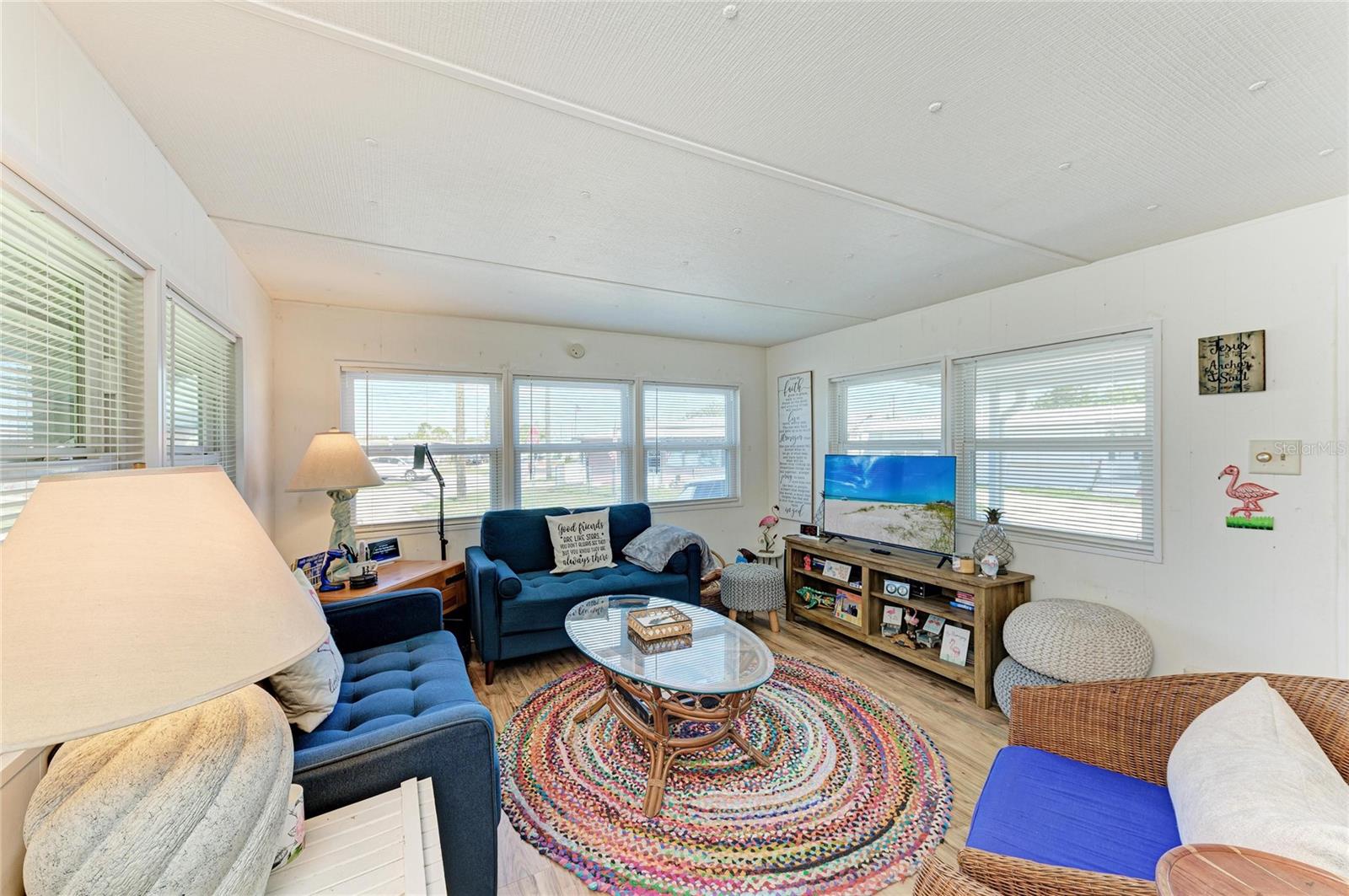 Image 9 of 35 For 214 52nd Avenue Drive W