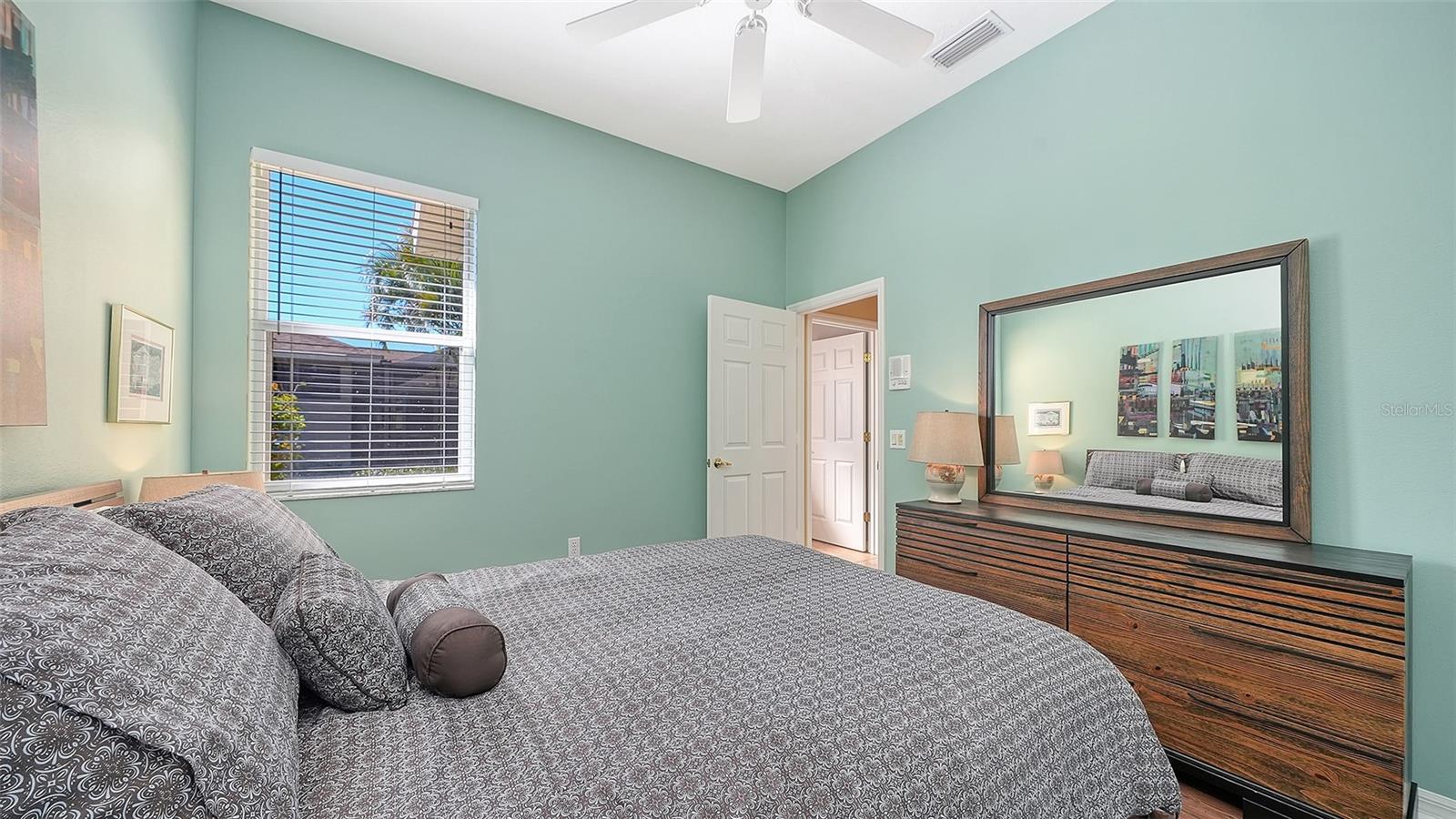 Image 32 of 53 For 5566 Magnolia Tree Terrace