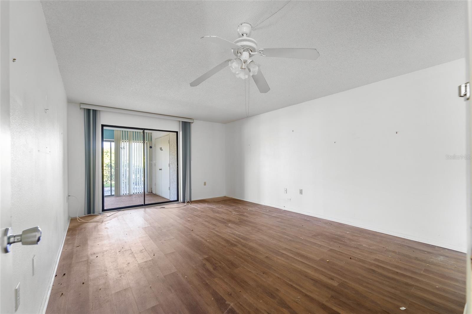 Image 10 of 30 For 614 Spring Lakes Boulevard 614