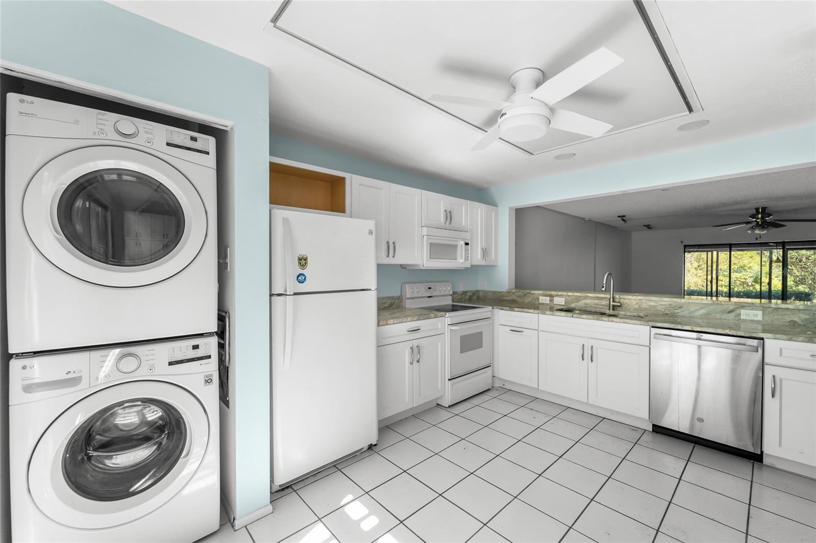 Image 6 of 30 For 614 Spring Lakes Boulevard 614