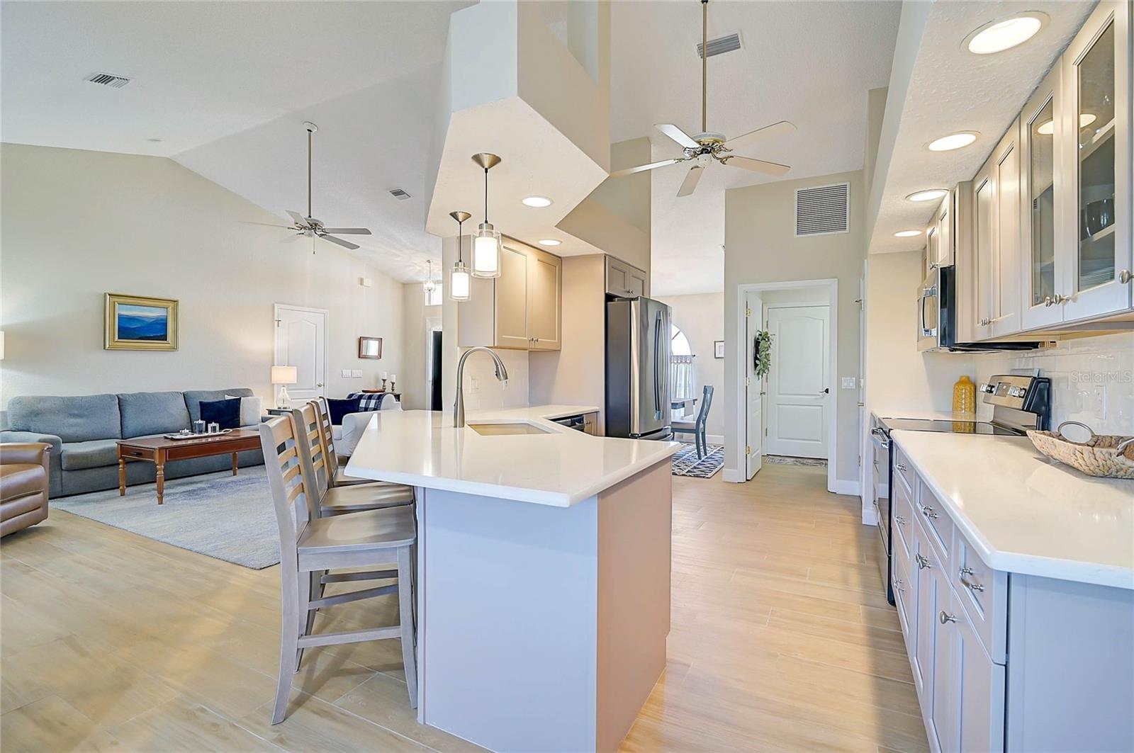 Image 12 of 49 For 426 Bermuda Isles Circle