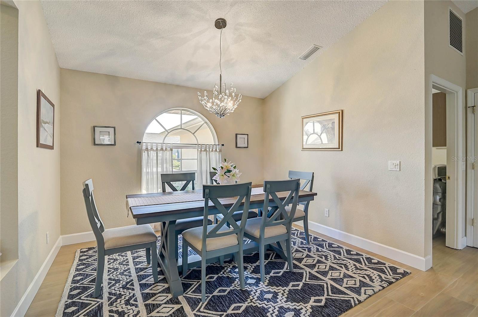 Image 16 of 49 For 426 Bermuda Isles Circle