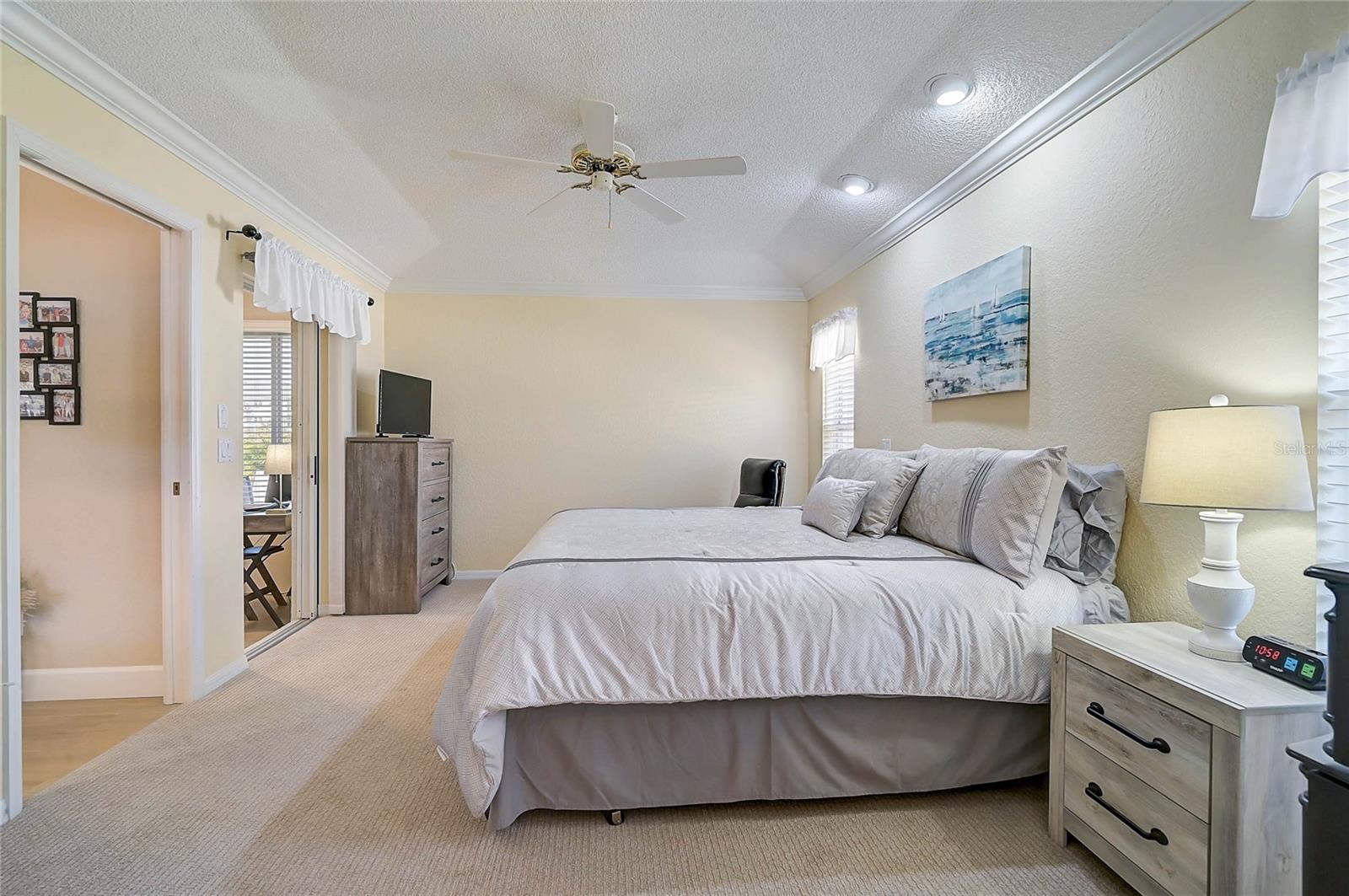 Image 18 of 49 For 426 Bermuda Isles Circle