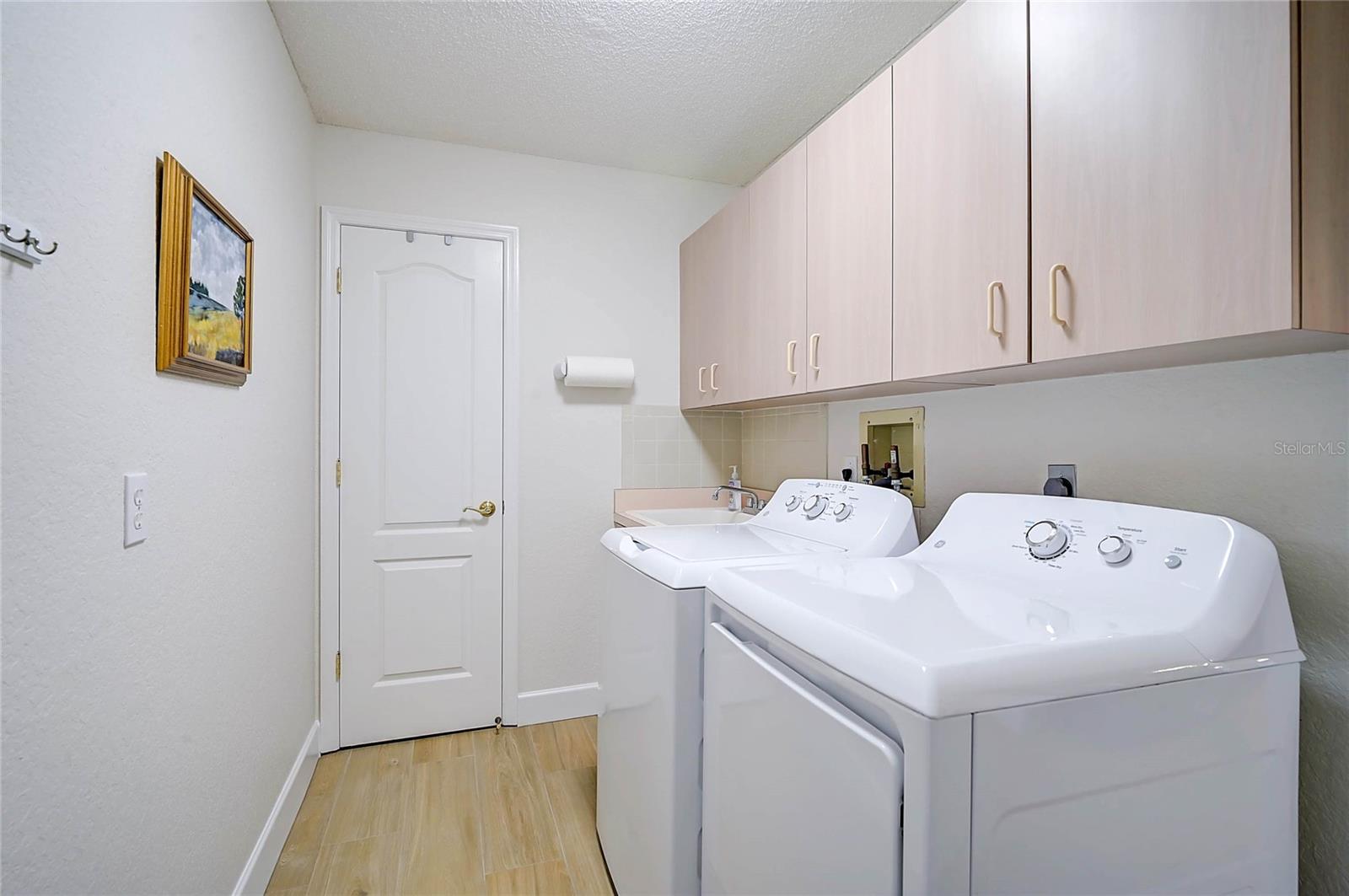 Image 27 of 49 For 426 Bermuda Isles Circle