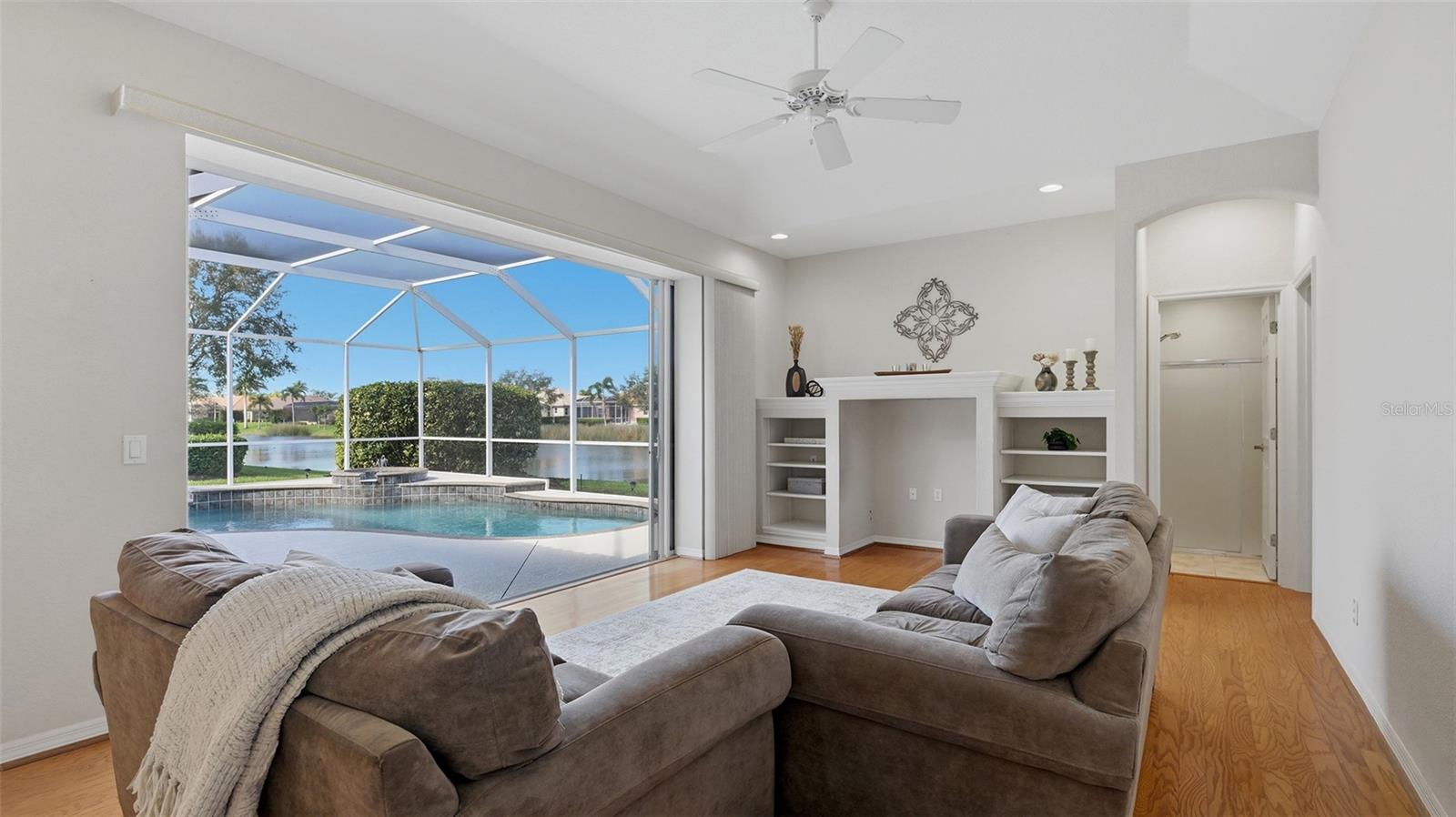 Image 14 of 62 For 2928 Seasons Boulevard