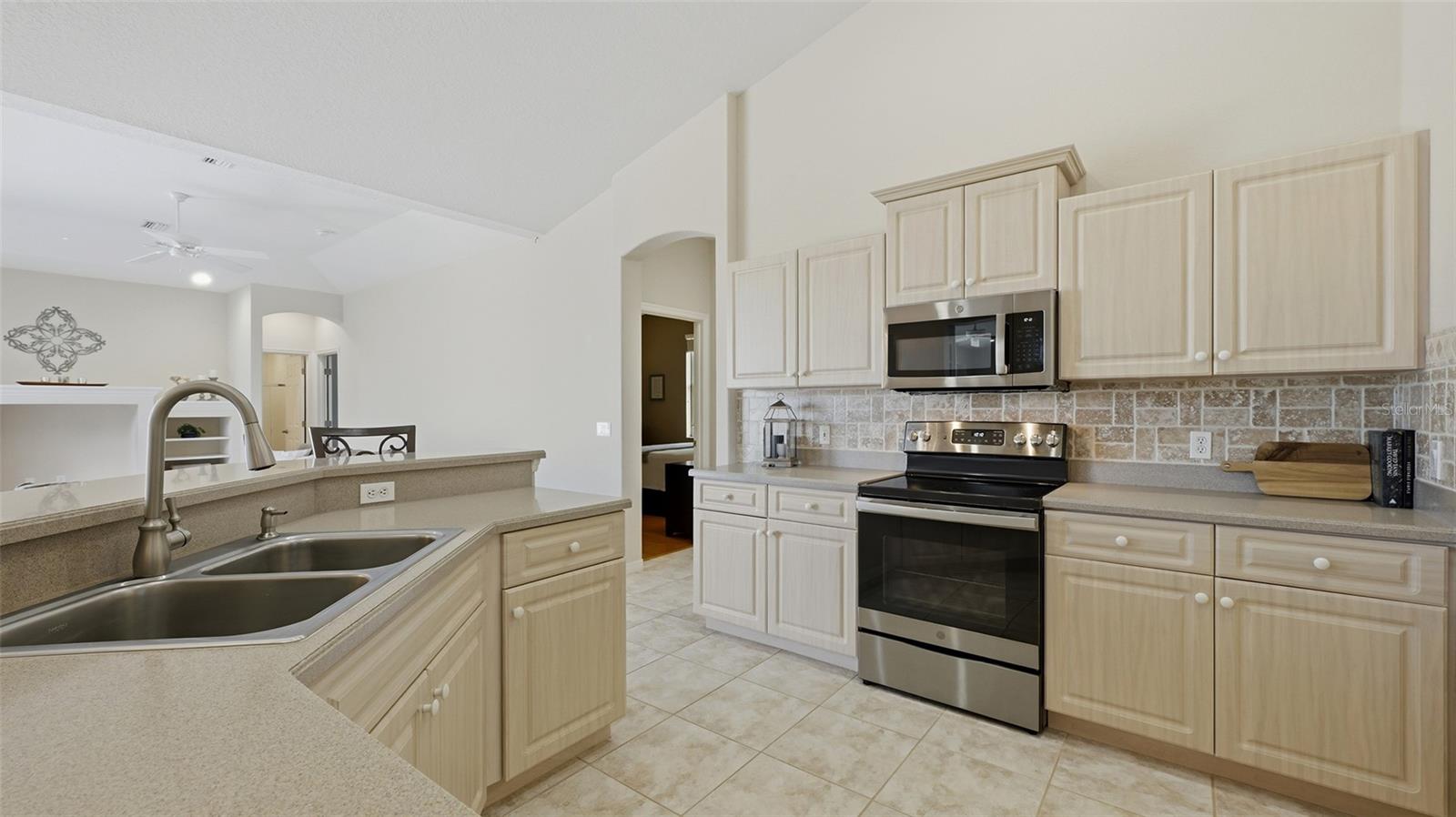 Image 19 of 62 For 2928 Seasons Boulevard