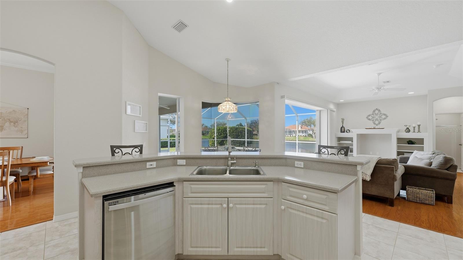 Image 20 of 62 For 2928 Seasons Boulevard