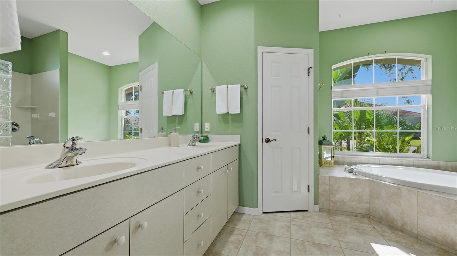 Image 25 of 62 For 2928 Seasons Boulevard