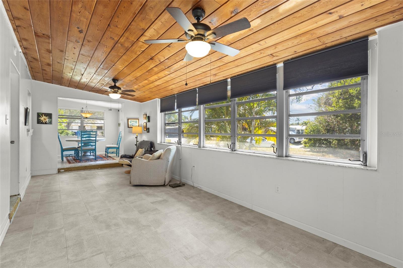 Listing photo id 8 for 1627 Dunmore Way