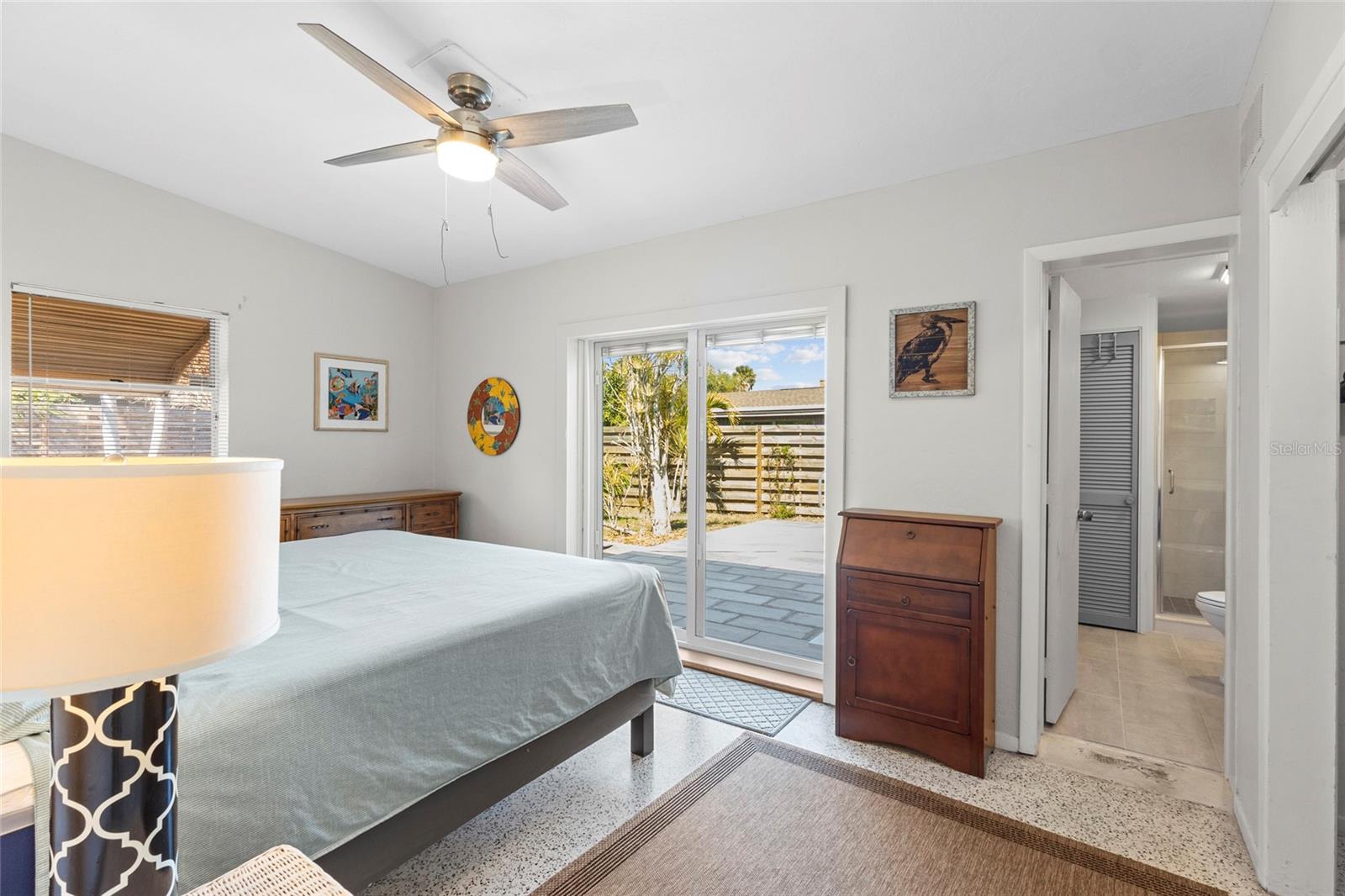 Listing photo id 10 for 1627 Dunmore Way