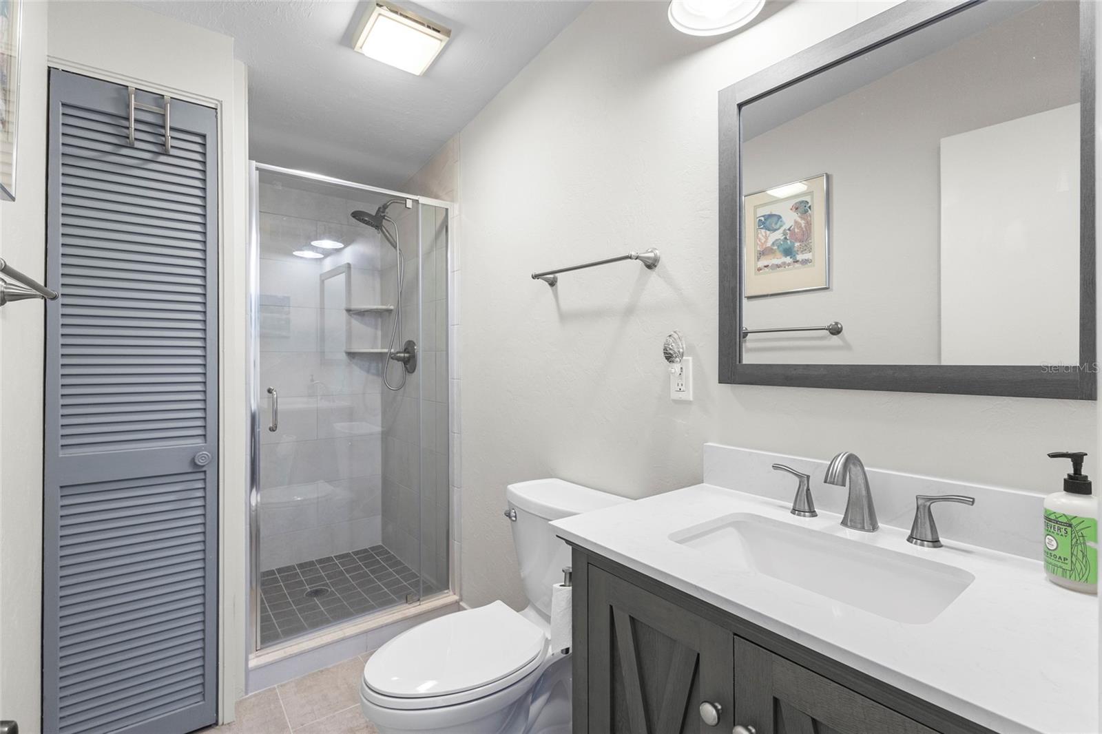 Listing photo id 13 for 1627 Dunmore Way