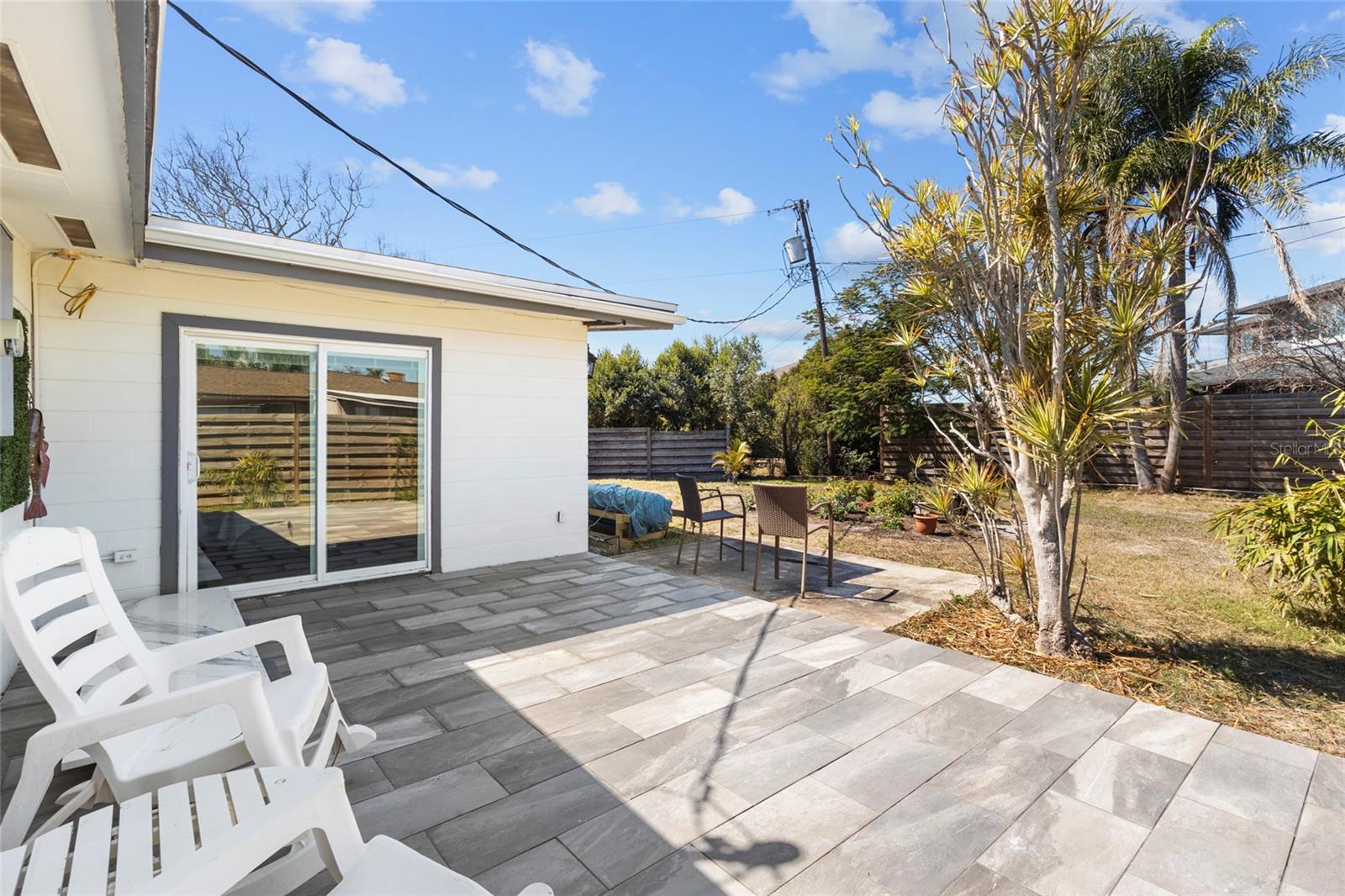 Listing photo id 16 for 1627 Dunmore Way