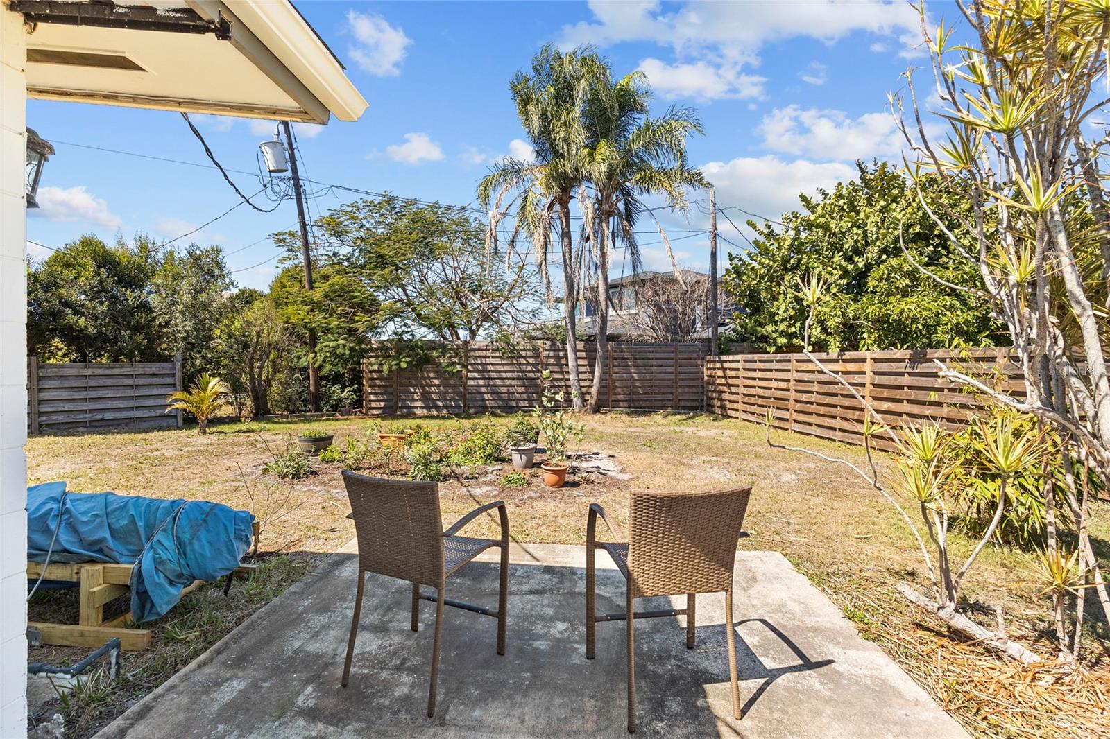 Listing photo id 17 for 1627 Dunmore Way