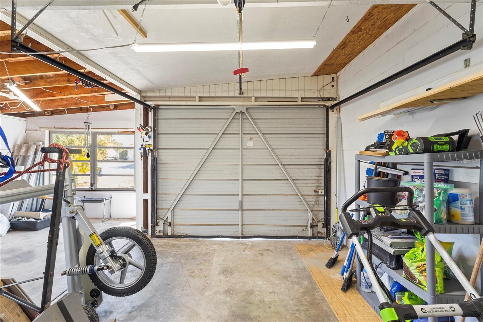 Listing photo id 19 for 1627 Dunmore Way