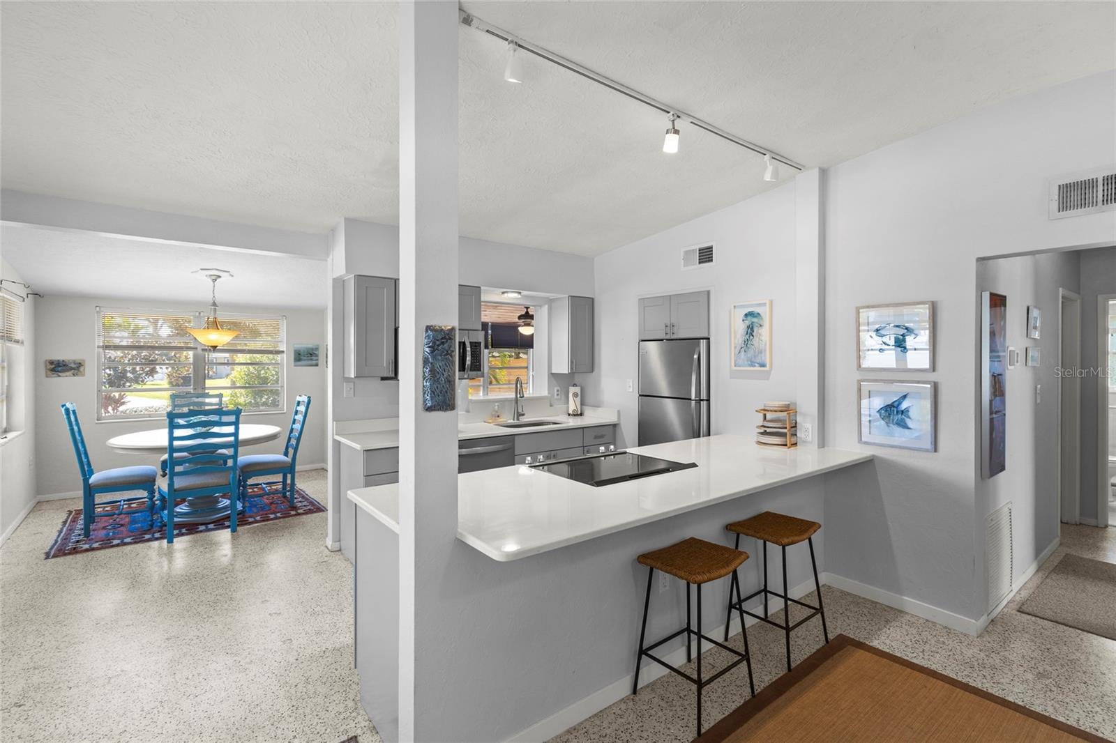 Listing photo id 4 for 1627 Dunmore Way