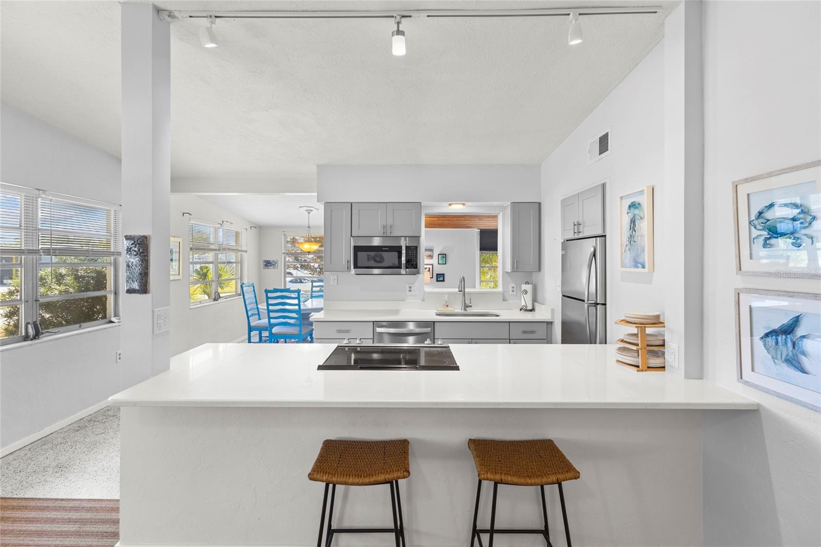 Listing photo id 5 for 1627 Dunmore Way