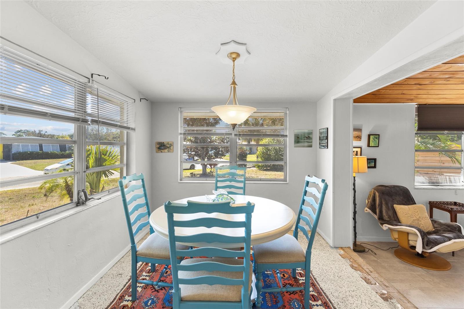 Listing photo id 6 for 1627 Dunmore Way