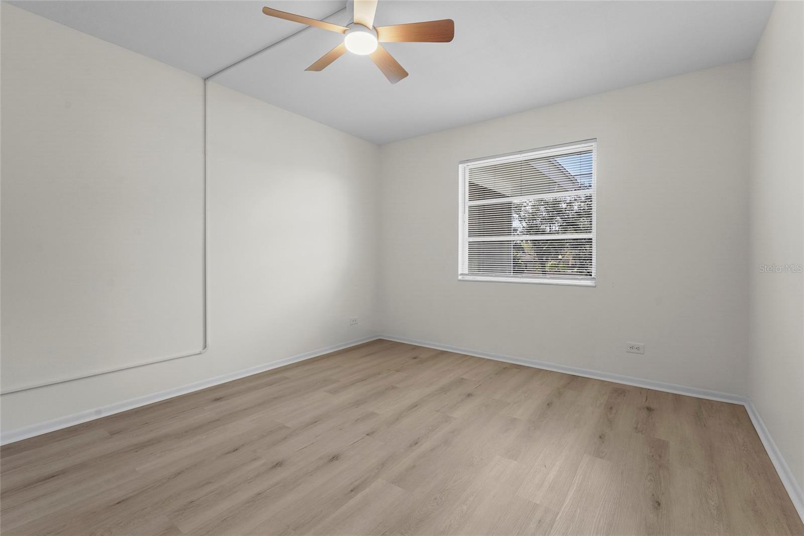 Image 19 of 40 For 3950 Roxane Boulevard 2b