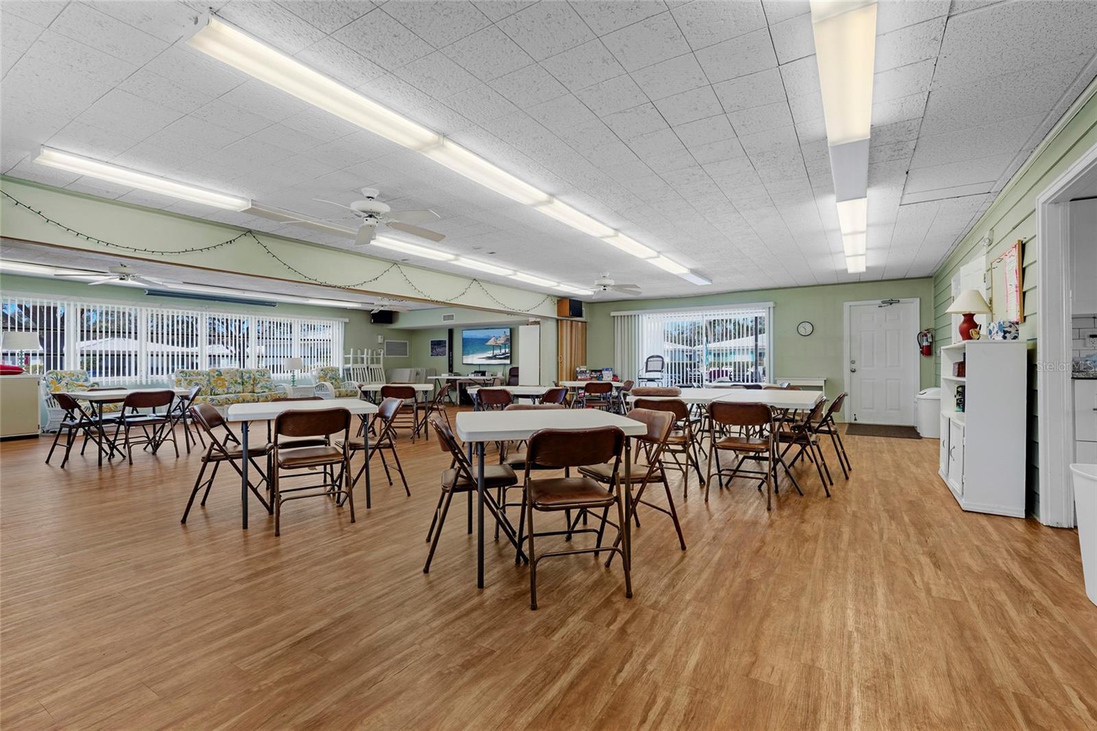 Image 34 of 40 For 3950 Roxane Boulevard 2b