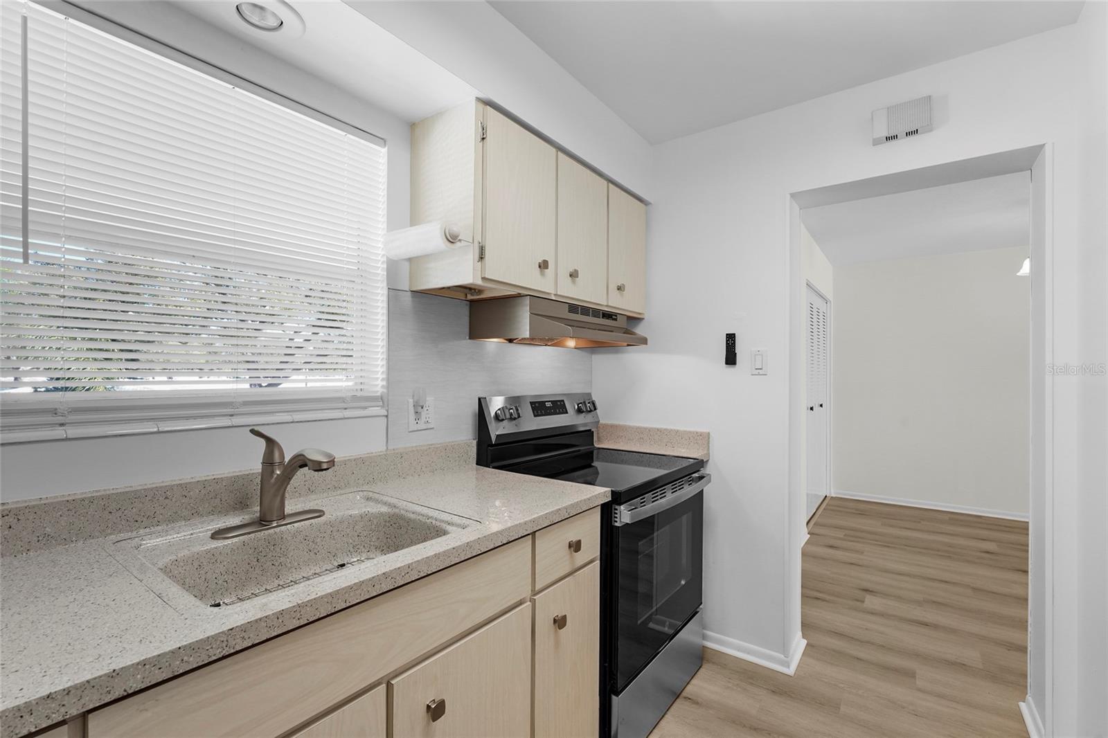 Image 5 of 40 For 3950 Roxane Boulevard 2b