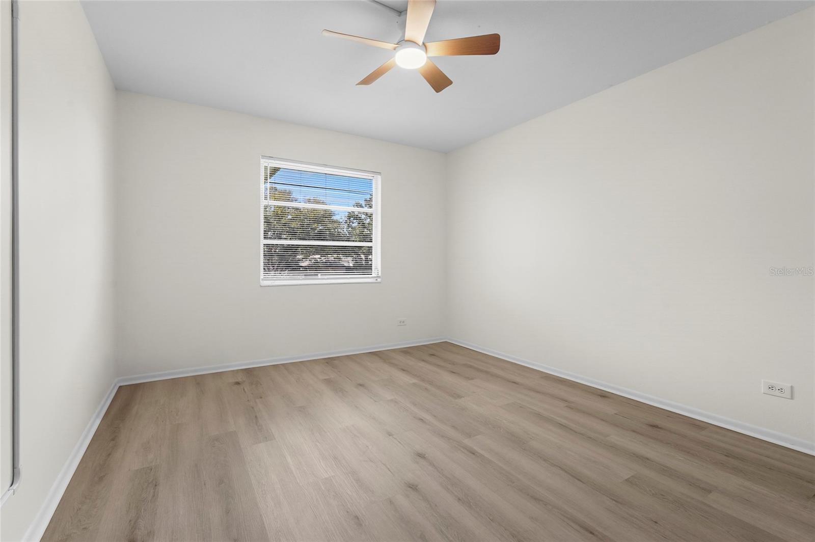 Image 6 of 40 For 3950 Roxane Boulevard 2b