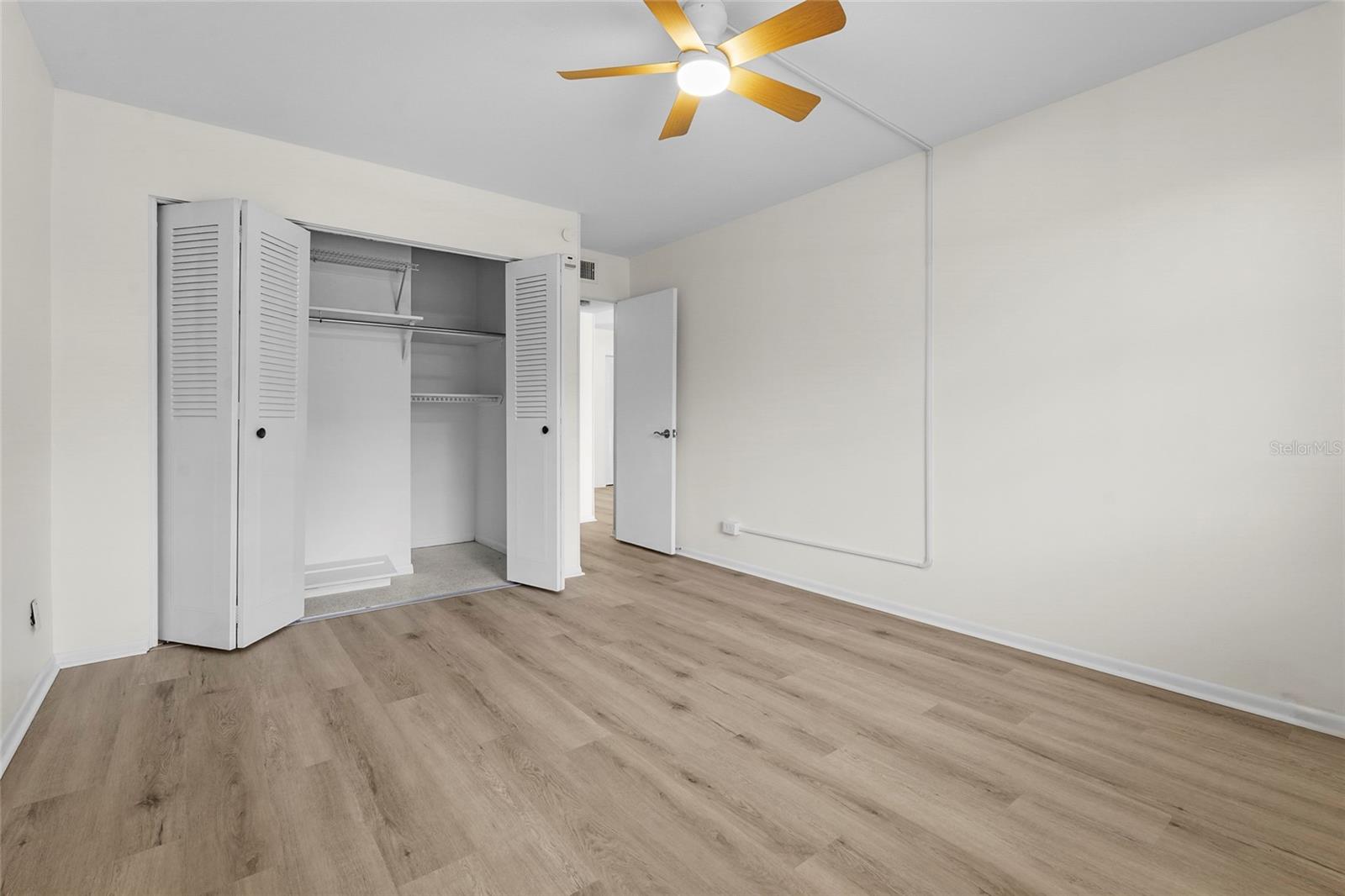 Image 7 of 40 For 3950 Roxane Boulevard 2b