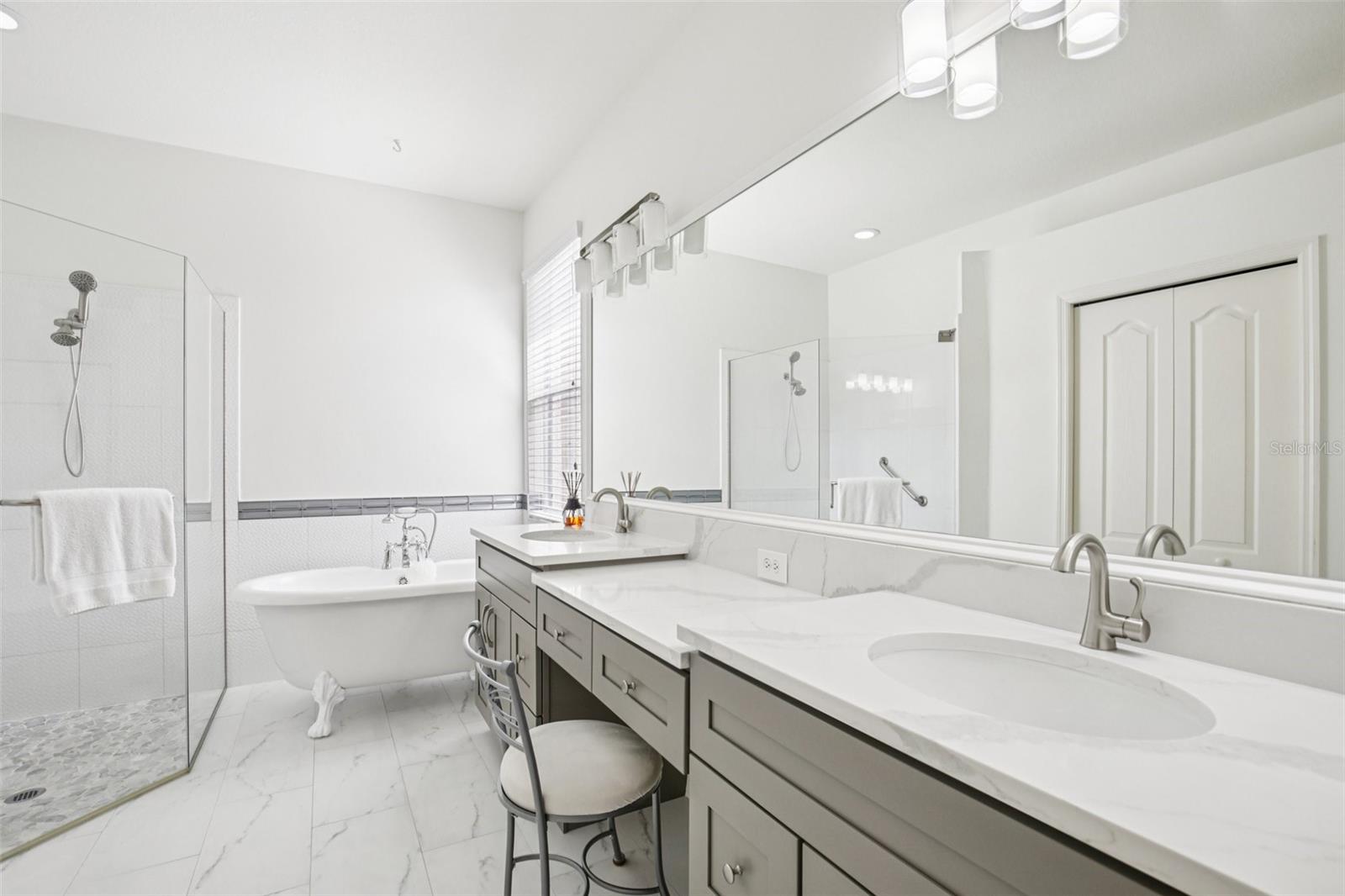 Image 26 of 36 For 742 Shorecrest Drive