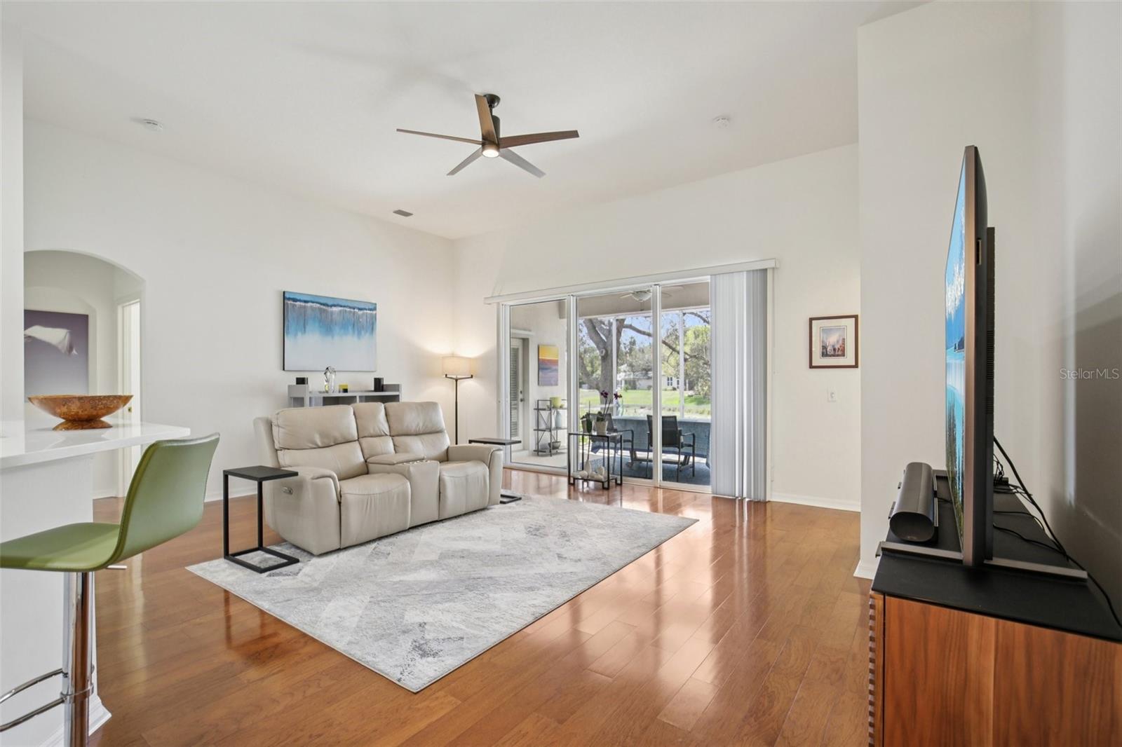 Image 4 of 36 For 742 Shorecrest Drive